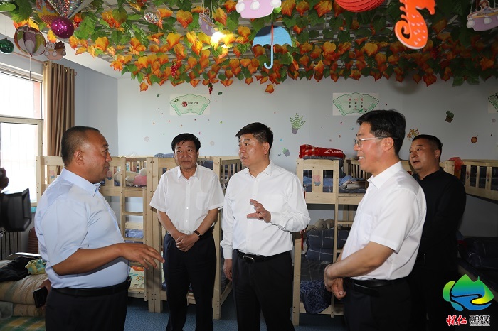 丁裕深入乡村调研学校教育教学情况和农村人居环境"六乱整治"工作