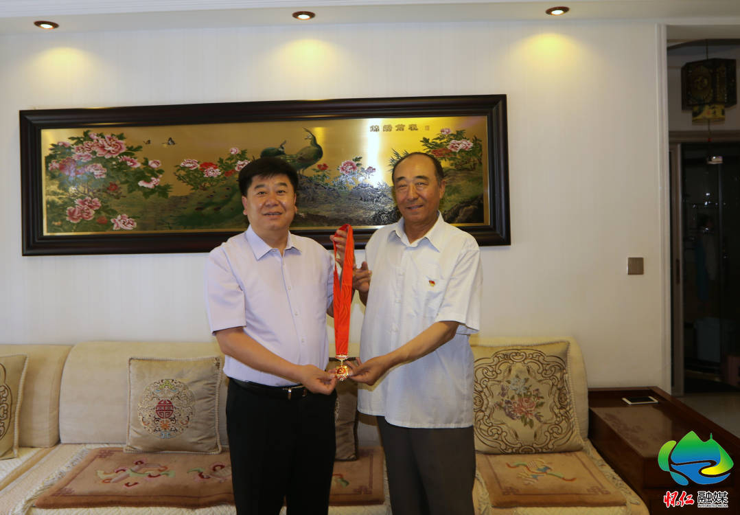 丁裕王鑫等市领导开展七一走访慰问活动